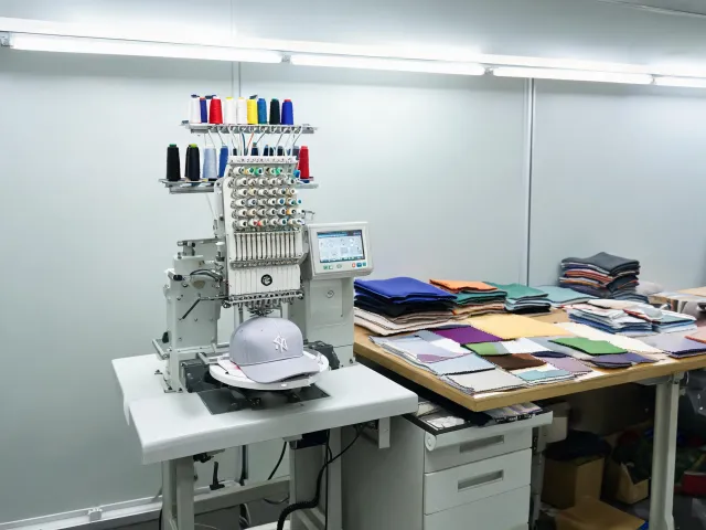 Single-head embroidery machine for sample room